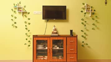 Apartemen Keluarga, 2 kamar tidur, pemandangan kota | Area keluarga | Smart TV 32-inci dengan saluran TV digital, TV, dan Netflix