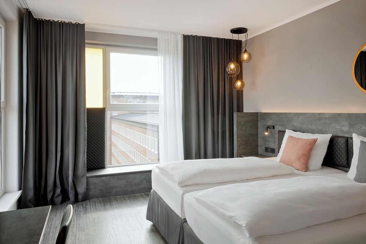 Comfort kamer, 1 twee- of 2 eenpersoonsbedden (Feel-Good) | Een kluis op de kamer, een bureau, een laptopwerkplek