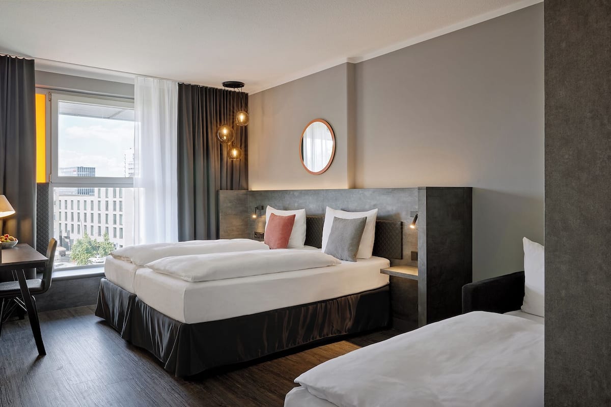 Deluxe kamer, 1 twee- of 2 eenpersoonsbedden (Enjoy) | Een kluis op de kamer, een bureau, een laptopwerkplek