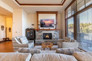 TV, fireplace