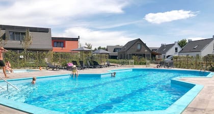 Villa 6, 5km from the beach, swimming pool, playground.