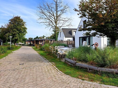 Villa 6, 5km from the beach, swimming pool, playground.