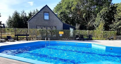 Villa 6, 5km from the beach, swimming pool, playground.
