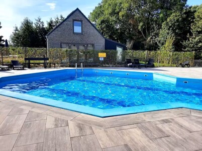 Villa 6, 5km from the beach, swimming pool, playground.