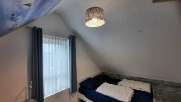 3 bedrooms, desk, travel cot, free WiFi