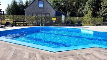 Piscina externa, piscina aquecida