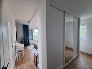 House (Four Bedroom Holiday Home) | 4 bedrooms, cribs/infant beds - Villa Lea (Kastela)