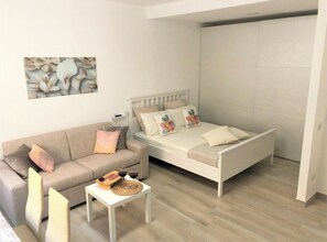 1 bedroom, free WiFi, bed sheets - Delightful studio apartment just minutes from the sea (Aci Castello)