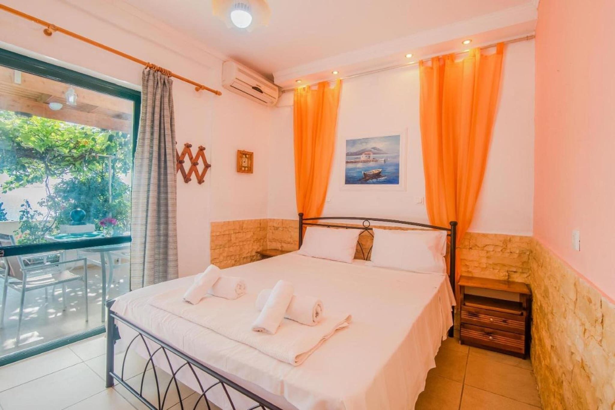 1 bedroom, iron/ironing board, free WiFi