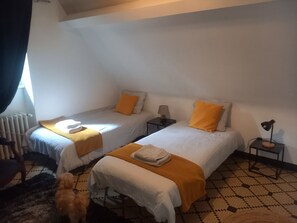 5 bedrooms, iron/ironing board, travel crib, WiFi