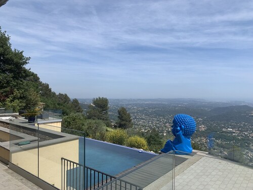 Modern villa with stunning sea views and PRM access