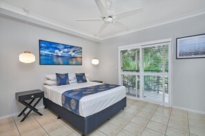 2 bedrooms, iron/ironing board, free WiFi, bed sheets - Coral Views At Clifton beach (Clifton Beach)