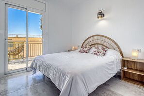 2 bedrooms, iron/ironing board, WiFi