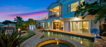 Chic 8BR with Heated Pool & Waterview