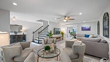 House | Living area | 42-inch flat-screen TV with digital channels, TV