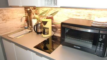 Køleskab, ovn, kogeplade, opvaskemaskine