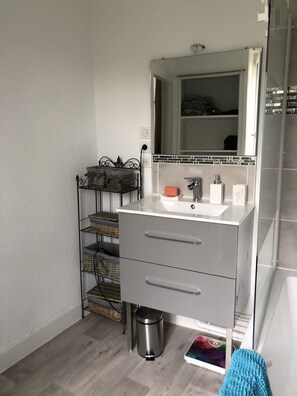 Bathtub, hair dryer, towels, soap