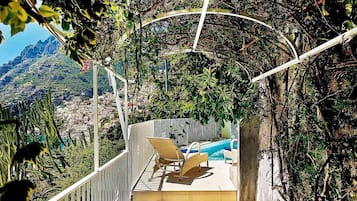 Villa, Smoking | 5 bedrooms, desk, iron/ironing board, WiFi