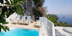 Villa, fumatori | Una scrivania, ferro/asse da stiro, Wi-Fi
