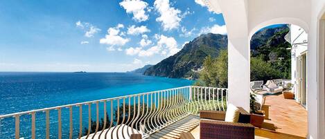 Villa, Smoking | 5 bedrooms, desk, iron/ironing board, WiFi