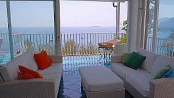 Villa, Smoking | 5 bedrooms, desk, iron/ironing board, WiFi