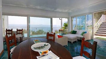 Villa, Smoking | 5 bedrooms, desk, iron/ironing board, WiFi