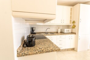 Fridge, microwave, oven, coffee/tea maker