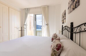 1 dormitori, planxa i posts de planxar, wifi gratuïta i roba de llit