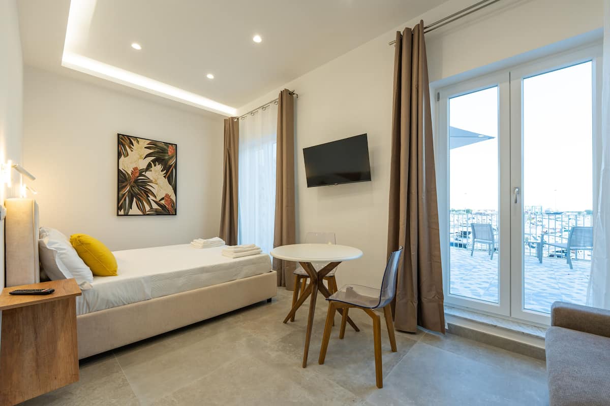 Deluxe Studio Suite