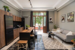 Living area - DeBlox living - Alhambra Apartments (Tel Aviv)