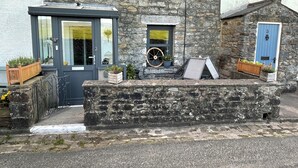 Exterior - Cosy and Quiet Countryside Cottage (Carnforth)