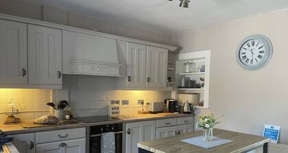 Cosy and Quiet Countryside Cottage