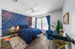 2 chambres, bureau, fer et planche à repasser, accès au Wi-Fi (inclus)