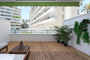 Outdoor dining - UHC MONTECARLO APARTMENT (Salou)