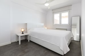 2 slaapkamers, een strijkplank/strijkijzer, gratis wifi, beddengoed