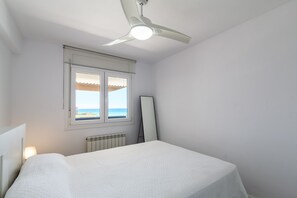 2 chambres, fer et planche à repasser, Wi-Fi gratuit, draps fournis