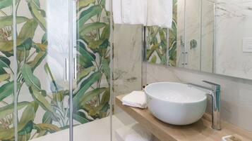 Doccia, asciugacapelli, bidet, asciugamani