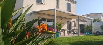 Villa le goupil 2km from the beach of Les Lecques between sea and vineyards with swimming pool 