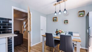 Unclassified image, 4 of 44, button - Immaculate 4-bed House in Manchester (Manchester)