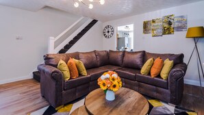 Unclassified image, 2 of 44, button - Immaculate 4-bed House in Manchester (Manchester)