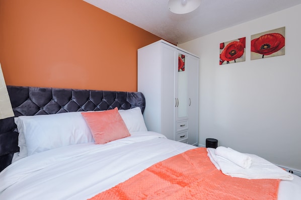 Room - Immaculate 4-bed House in Manchester (Manchester)