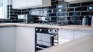 Unclassified image, 5 of 44, button - Immaculate 4-bed House in Manchester (Manchester)