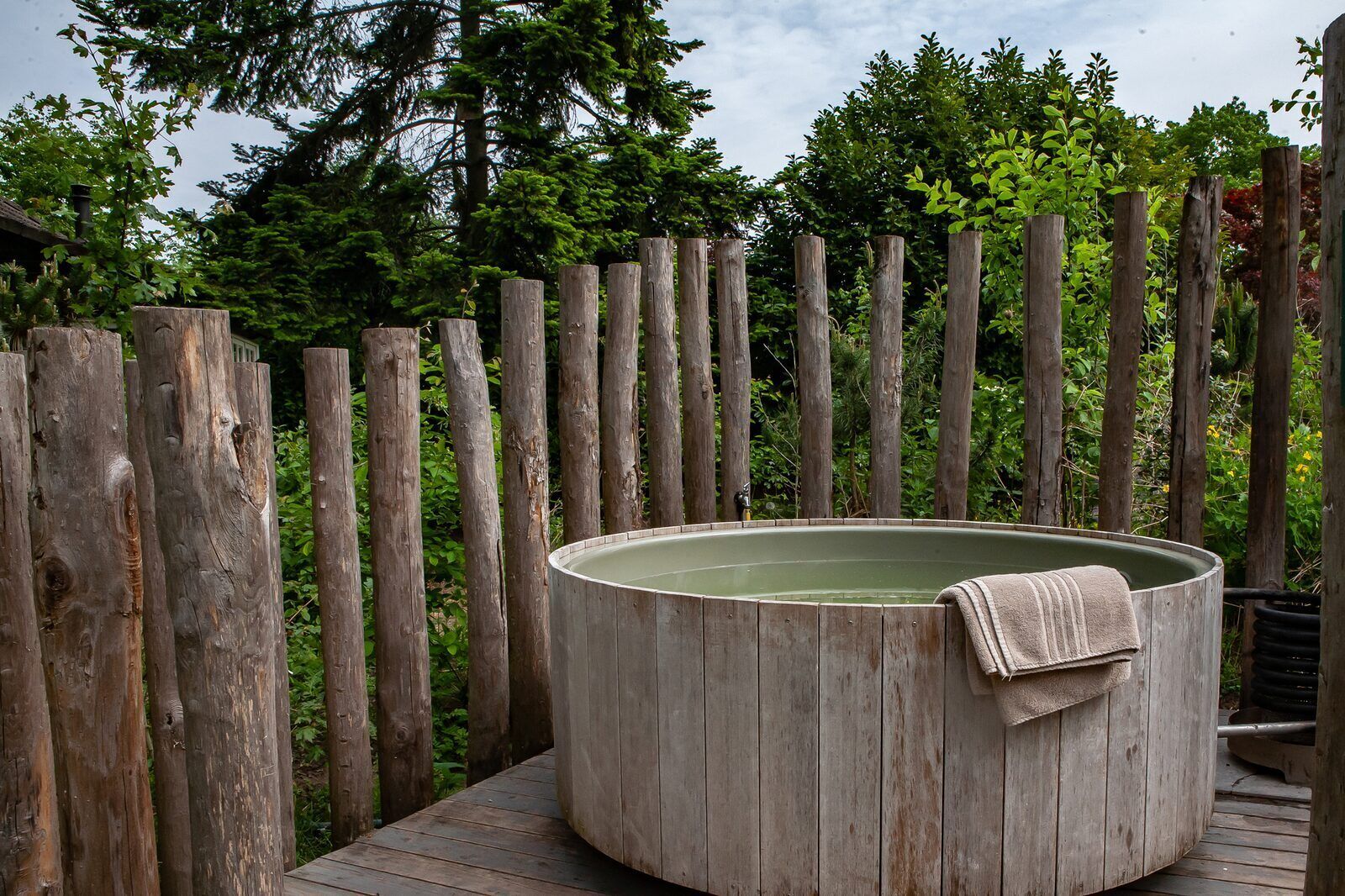 Outdoor spa tub