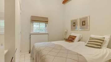 2 slaapkamers, een strijkplank/strijkijzer, wifi