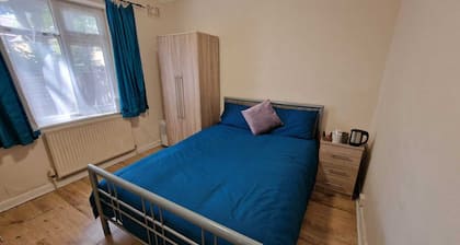 Charming 2-bed House in Slough