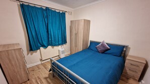 2 bedrooms, free WiFi, bed sheets - Charming 2-bed House in Slough (Slough)