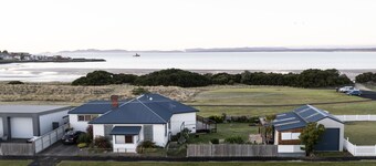 Stanley Beach House with Stunning Views of the Nut!