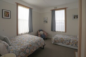 3 bedrooms, desk, iron/ironing board, travel crib