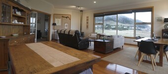 Stanley Beach House with Stunning Views of the Nut!