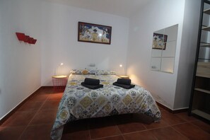 3 bedrooms, desk, iron/ironing board, free WiFi